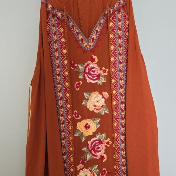 ANDREE BY UNIT Floral Embroidered Tank Top in Orange - Picture 5 of 7